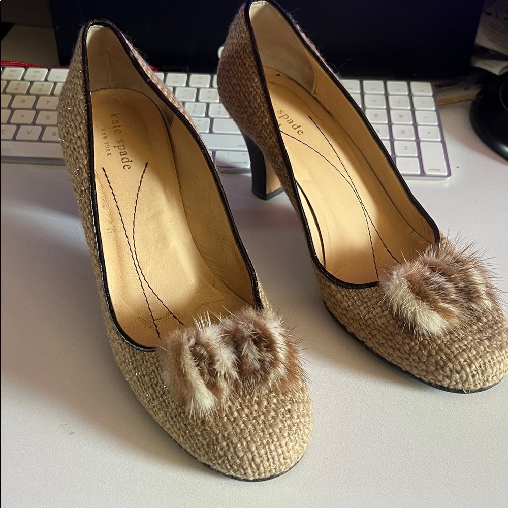 🛑 1 hour sale. Kate Spade, size 8, tan Textured Heels with Fur Detail
